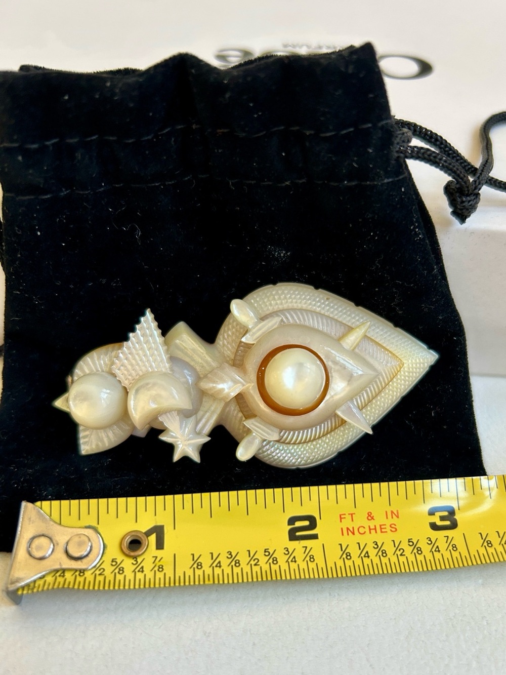 handcrafted mother-of-pearl Sacred Heart pendant - Picture 3 of 4